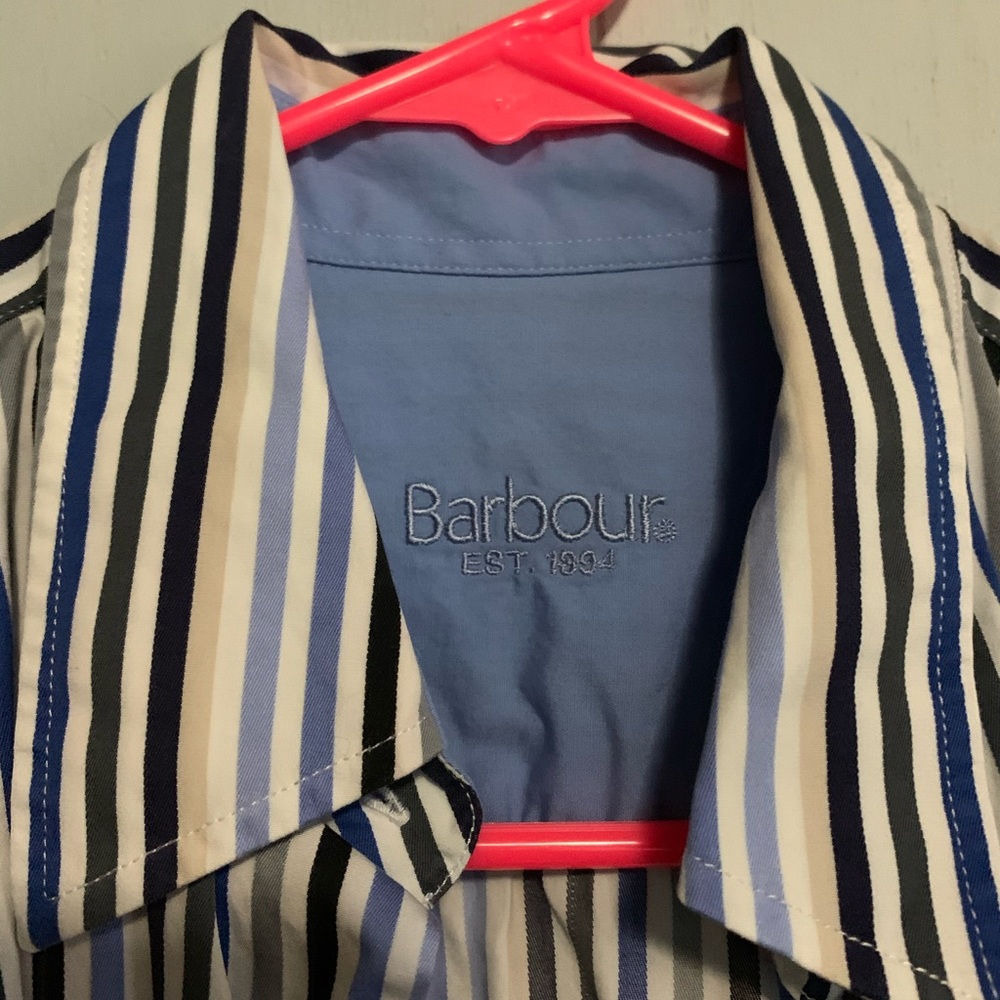 Button down - Picture 2 of 3